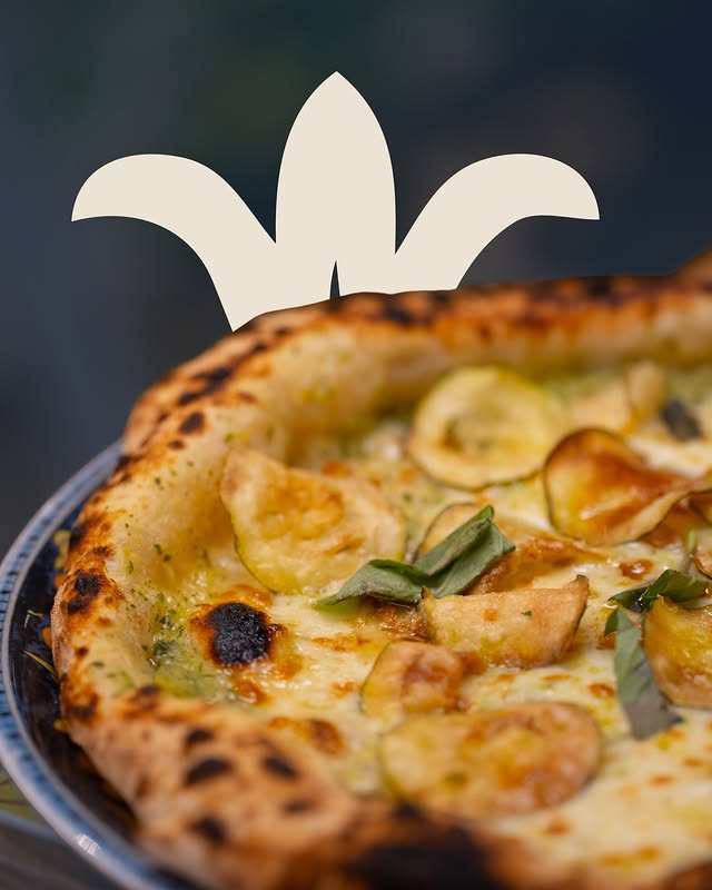 Pomodoro & Mozzarella Special Pizza